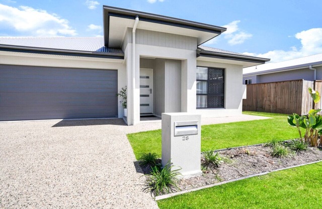Skippers Rest- Modern 5-Bedroom Coastal Retreat with Pool – Ideal for Families & Groups!