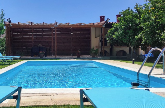 Sklavakis Holiday House, Near Melidoni Cave!
