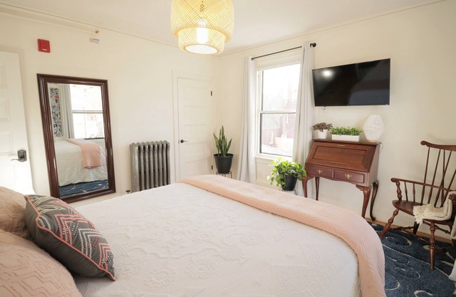 Skolfield Inn, Parking, Self-check-in, Garden 4
