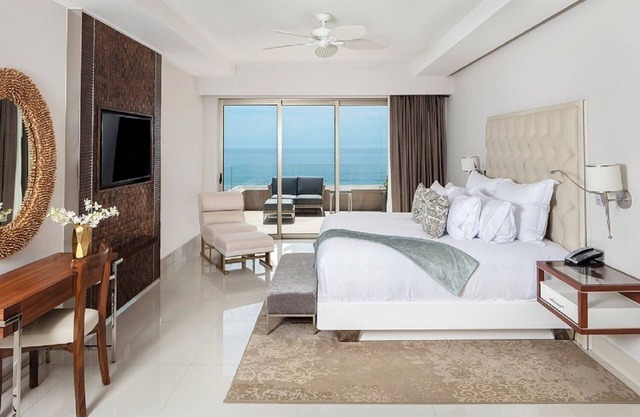 Sky-High Splendor: Uncover Luxury in Our 4BR Loft at Garza Blanca Los Cabos