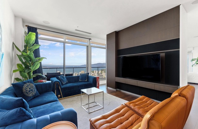 Sky Oasis The most luxurious space and the best views of the City.