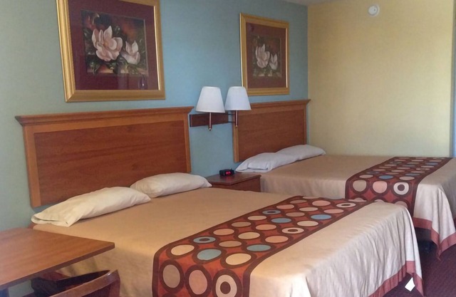 Sky Palace Inn & Suites Laredo - Deluxe 2 Queen Bed Smoking