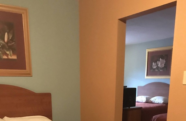 Sky Palace Inn & Suites Laredo - Family Suite 3 Queen Bed Non-Smoking Oversized