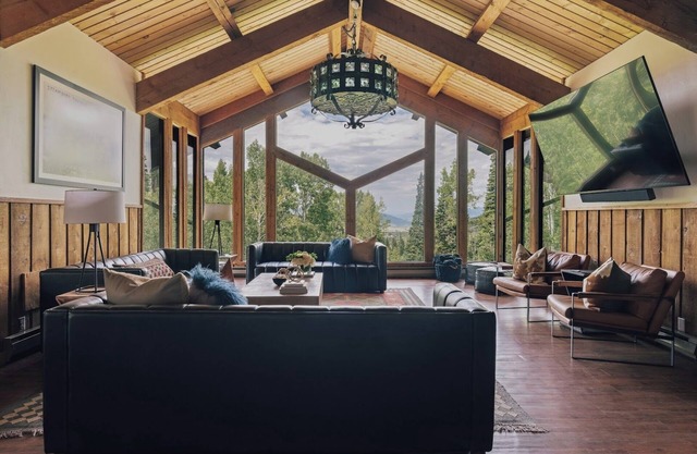 Sky Valley Chateau - Sleeps 32! A Luxury Rocky Mountain Retreat!