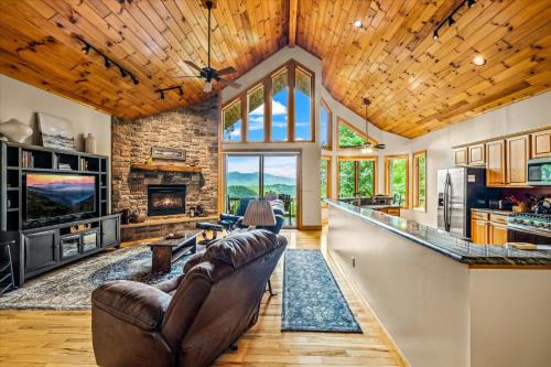 Sky View - Luxury Mountain Golf Home