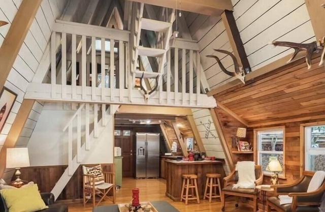 SkyCamp: Exclusive Stevens Pass Retreat w/ 5 Cabins, Spas & Sauna