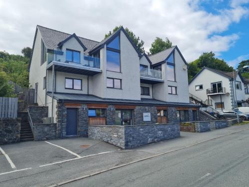 Skyelander Apartments