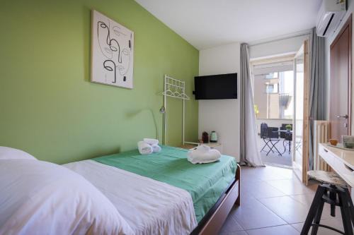 SkyGate Green – Airport Terrace Suite