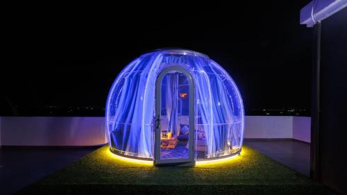 Skyhut Boutique House Rooftop with LED-LIT DOME & Private Pool - Nairobi