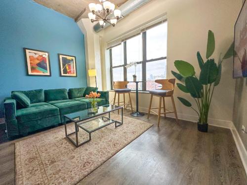 Skyline 2BR in South Loop with Optional Parking & Gym Access Near Museum Campus and McCormick Place