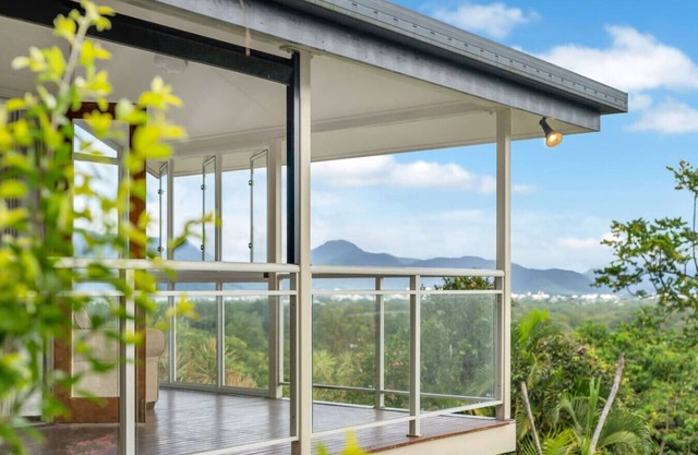 Skyline Cairns, 1BR Guesthouse - 10 mins to City