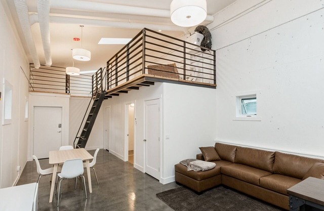 Skyline Penthouse |BBQ, Sleeps 8