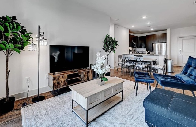 Skyline Views 2Bed/2Bath Apt w/ Parking, 1G Wifi, EV Charging