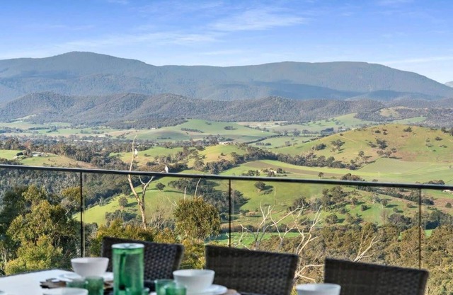 Skyline Views Yarra Valley's Elevated Escape