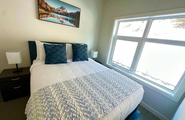 Skyridge Resort -New Townhouse Near Banff Entrance
