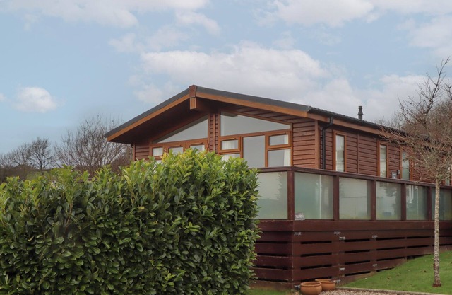 SKYVIEW, pet friendly, with a garden in Newton Ferrers