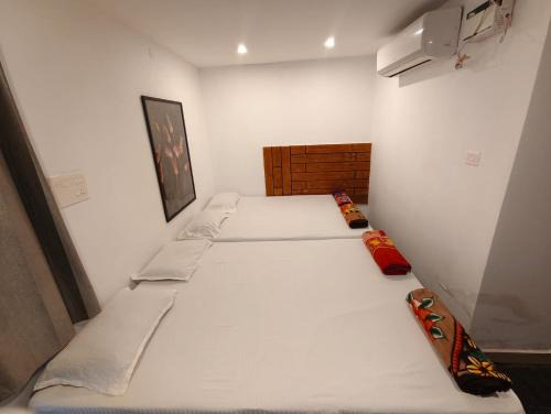 skywayrooms near Suganya convention centre,kamachi hotel,NT mahal 1km bus stand