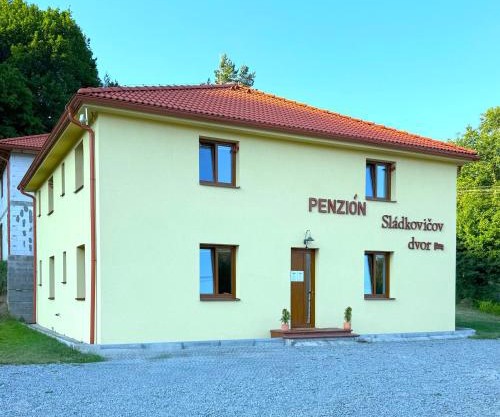 Sládkovičov dvor
