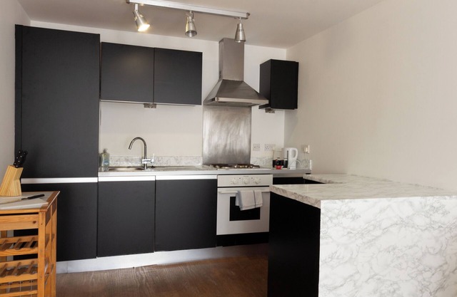 Sleek 1Bed Apt near Liverpool CC