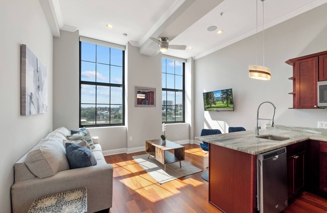 Sleek 1BR w/ Rooftop Amenities