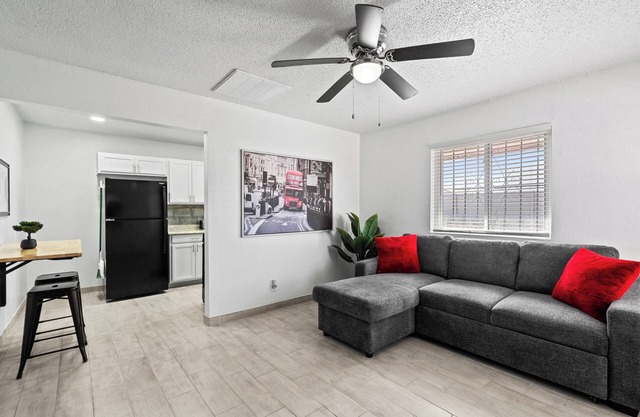 Sleek 2-Bed 1-Bath Centrally Located