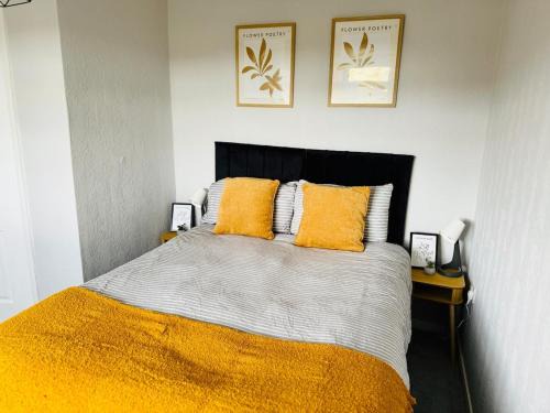 Sleek 4BR Home - Lace Market, Uni, QMC, City Centre & M1 - Sleeps 8