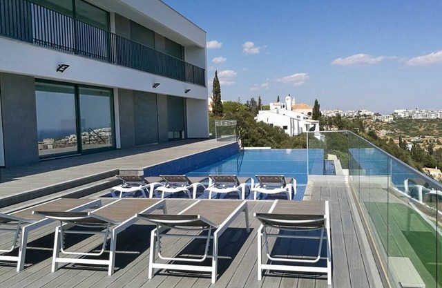 Villa Tranquila en el Campo con Dos Piscinas, Fácil Acceso a la Playa en Paderne
