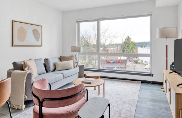 Sleek Bellevue 1BR w/ BBQ, Gym & W/D, walkable area, by Blueground