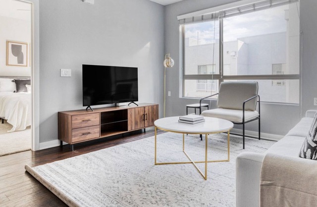 Sleek Downtown 1BR w/ Pool, W/D & Gym, near Broad Museum, by Blueground