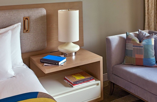 Sleek Downtown Escape w/ Art & Lounge – Near Oregon Museum of Science & Industry