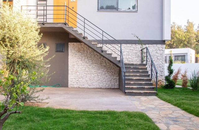 Sleek Flat w Garden 5 min to Beach in Milas