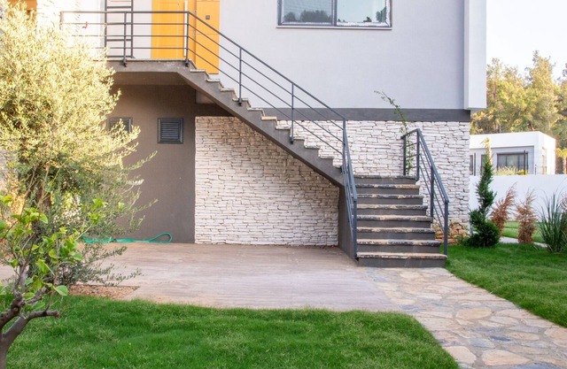 Sleek Flat w Garden 5 min to Beach in Milas