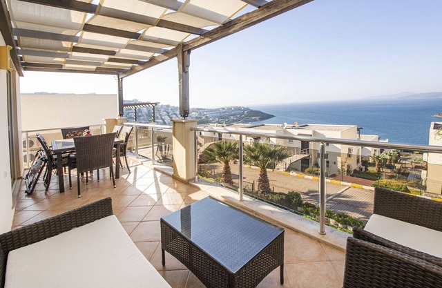 Sleek Flat with Private Beach and View in Milas