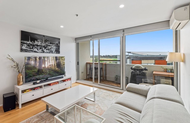 Sleek Kensington 2-Bed with BBQ Area & Gym