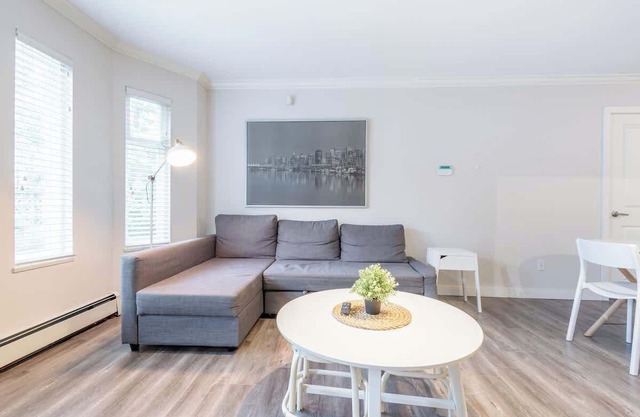 Sleek Modern Escape –Comfort and Style in the City