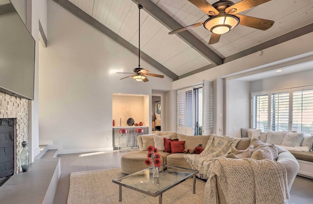 Sleek Rancho Mirage Villa: Patio, Pool, Golf!