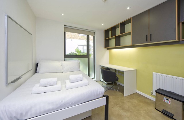 Sleek Student Studio in Prime London Location