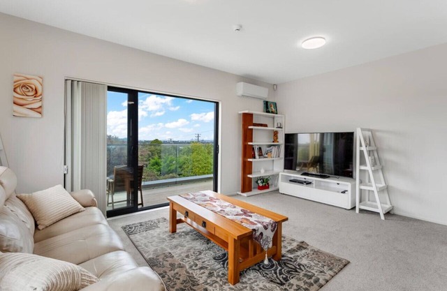 Sleek Vista Townhouse with Deck and Air-con