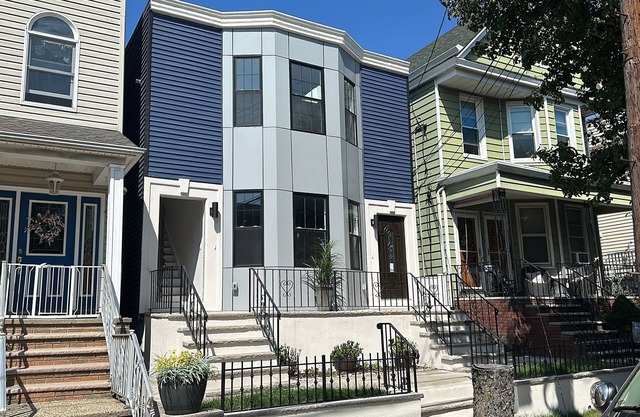 Sleep 12 Charming and Cozy 6-bedroom 4-Bathroom House 2 Minutes Staten Island