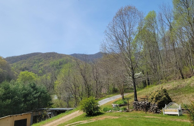 Sleep at the bottom of Cold Mountain. Close to the golfing, hiking and beauty