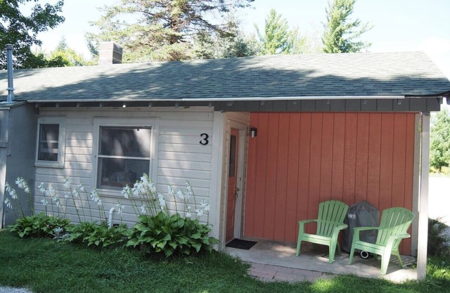 Sleeping Bear Riverside Cabins - Cabin #3