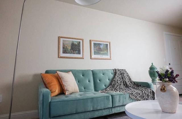 Sleepover: Victorian 1BD/1BA + Balcony - OKC