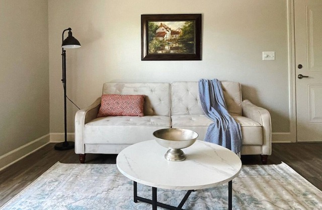 Sleepover: Dazzling 1BD/1BA + Gym - Little Rock