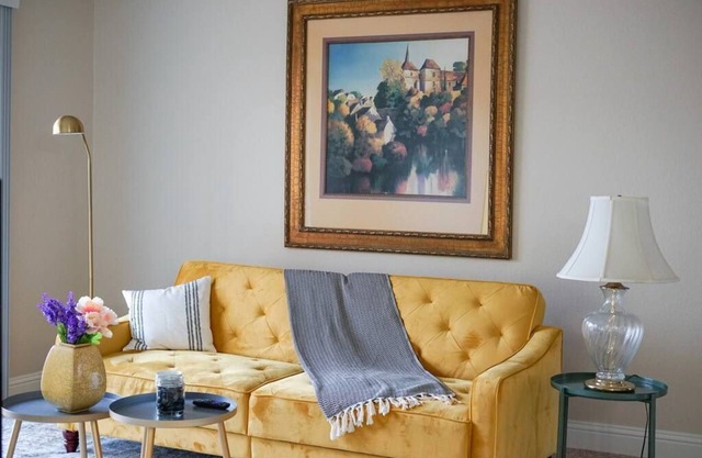 Sleepover: Enchanting 1BD/1BA + Balcony - Oklahoma City