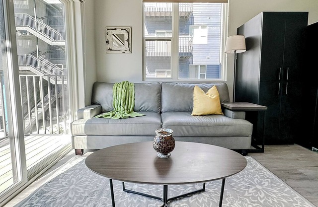 Sleepover: Inspiring 1BD/1BA + Balcony- Downtown Omaha