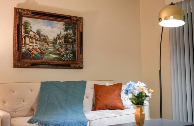 Sleepover: Magical 1BD/1BA + Balcony - OKC