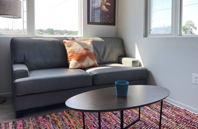 Sleepover: Relaxing 1BD/1BA + Balcony- Downtown Omaha