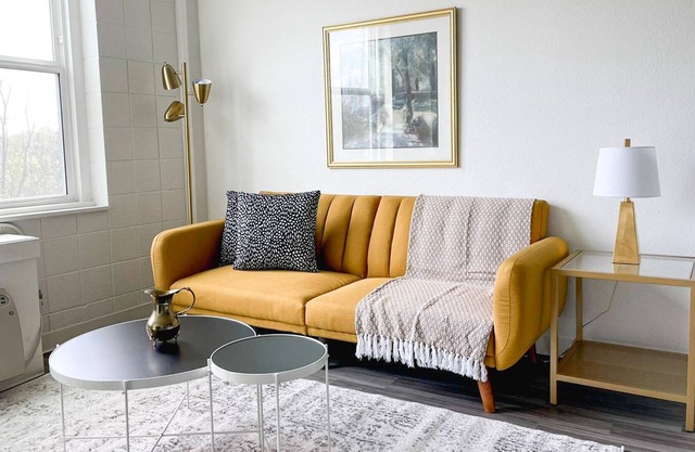 Sleepover: Stunning 1BD/1BA + Gym - Downtown Cincinnati