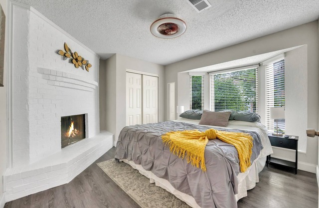 Sleeps 16 Budget-Friendly Spacious Haven