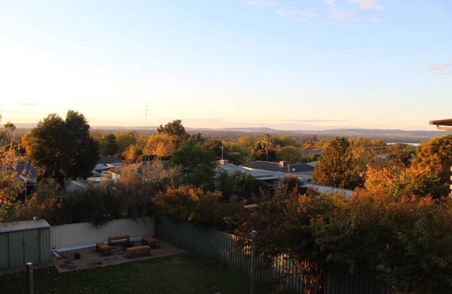 Sleeps 10, Firepit, FREE Firewood